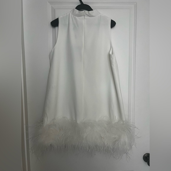 NEVER WORN ** NEW WITH TAGS WHITE FEATHER MINI - Picture 3 of 8